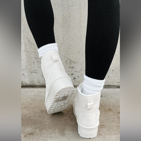 MINI PLATFORM BOOTIES FAUX FUR (OFF WHITE) - Picture 7 of 7